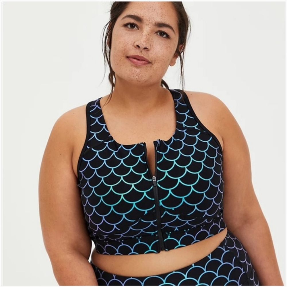 Torrid mermaid scales front zip active top / sports bra/ swim size 2 black NWOT